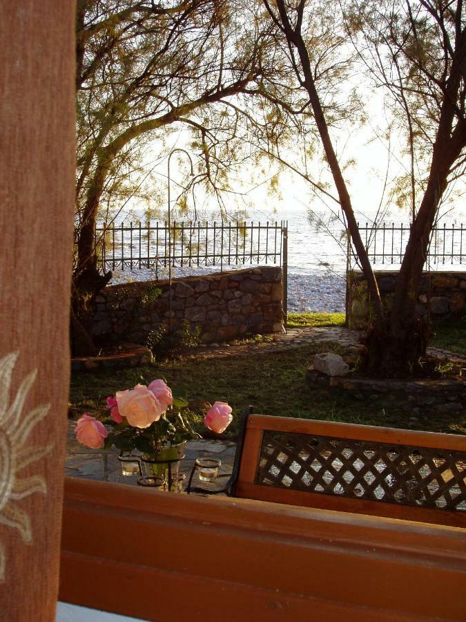Elpidas Holiday House Kardhamili Bagian luar foto